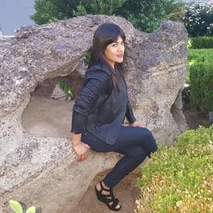 Meet your Posher, Mirella